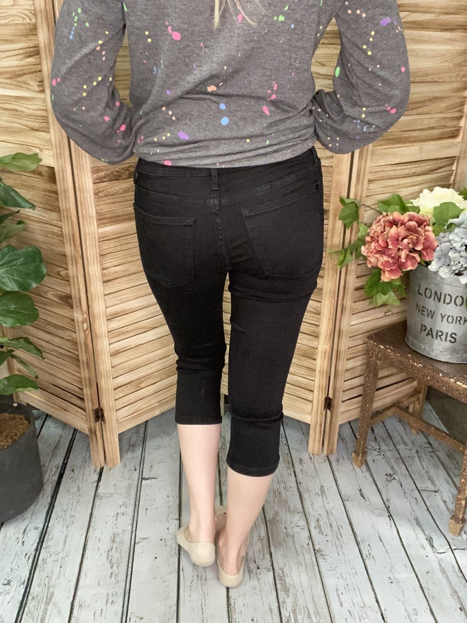 Black Mid-Rise Skinny Capri