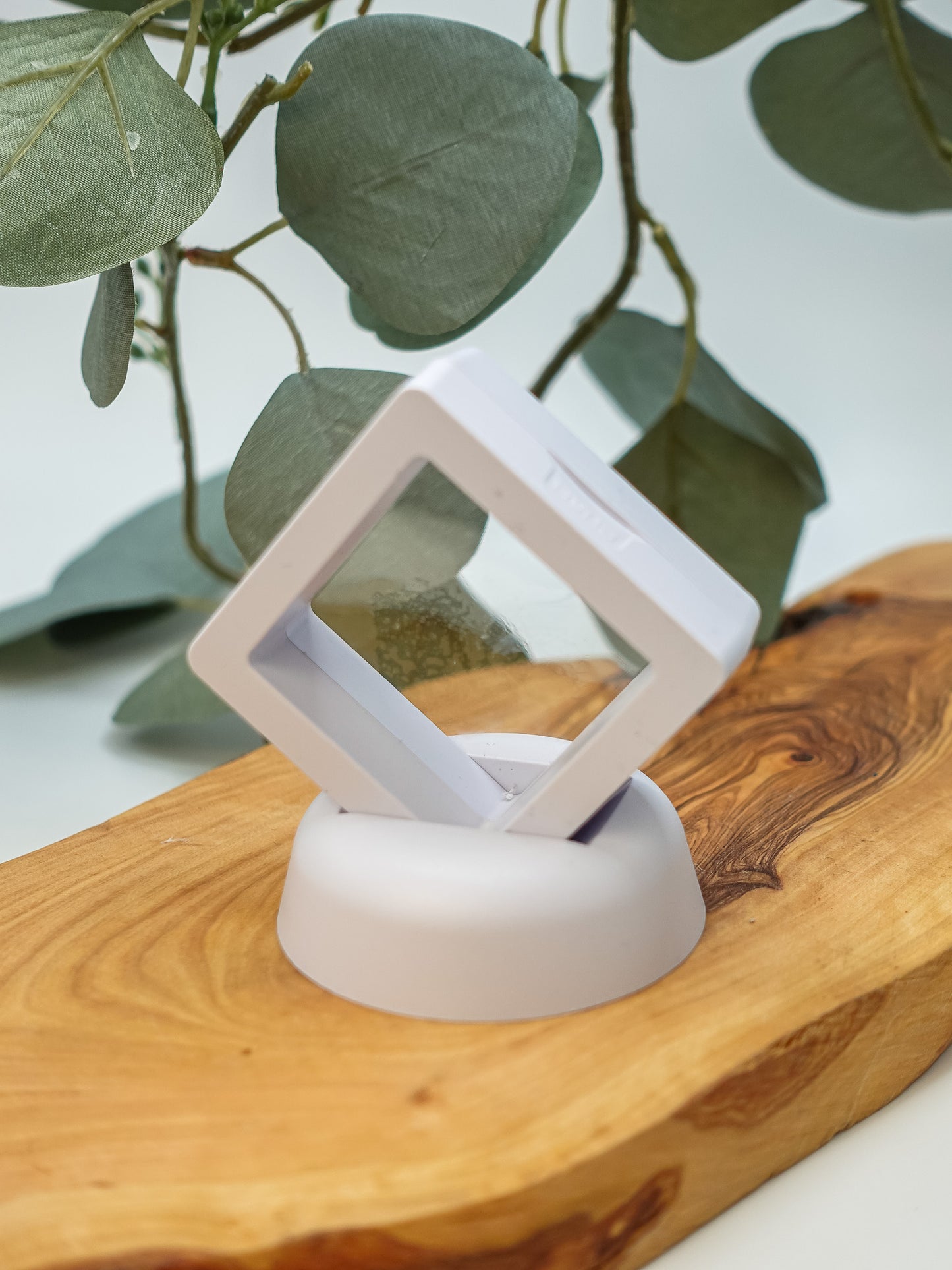 Small Plastic Stretch Crystal Display Frame - Two Colors