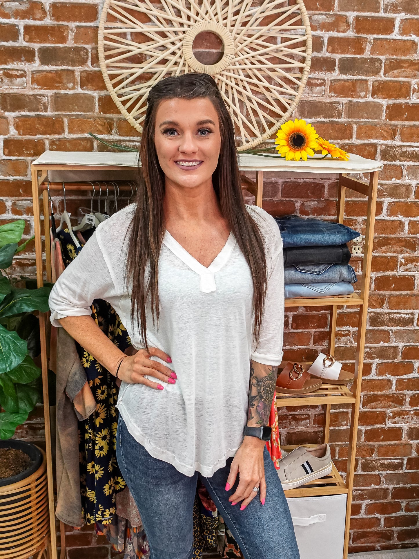 Ivory v-neck top with 3/4 sleeves