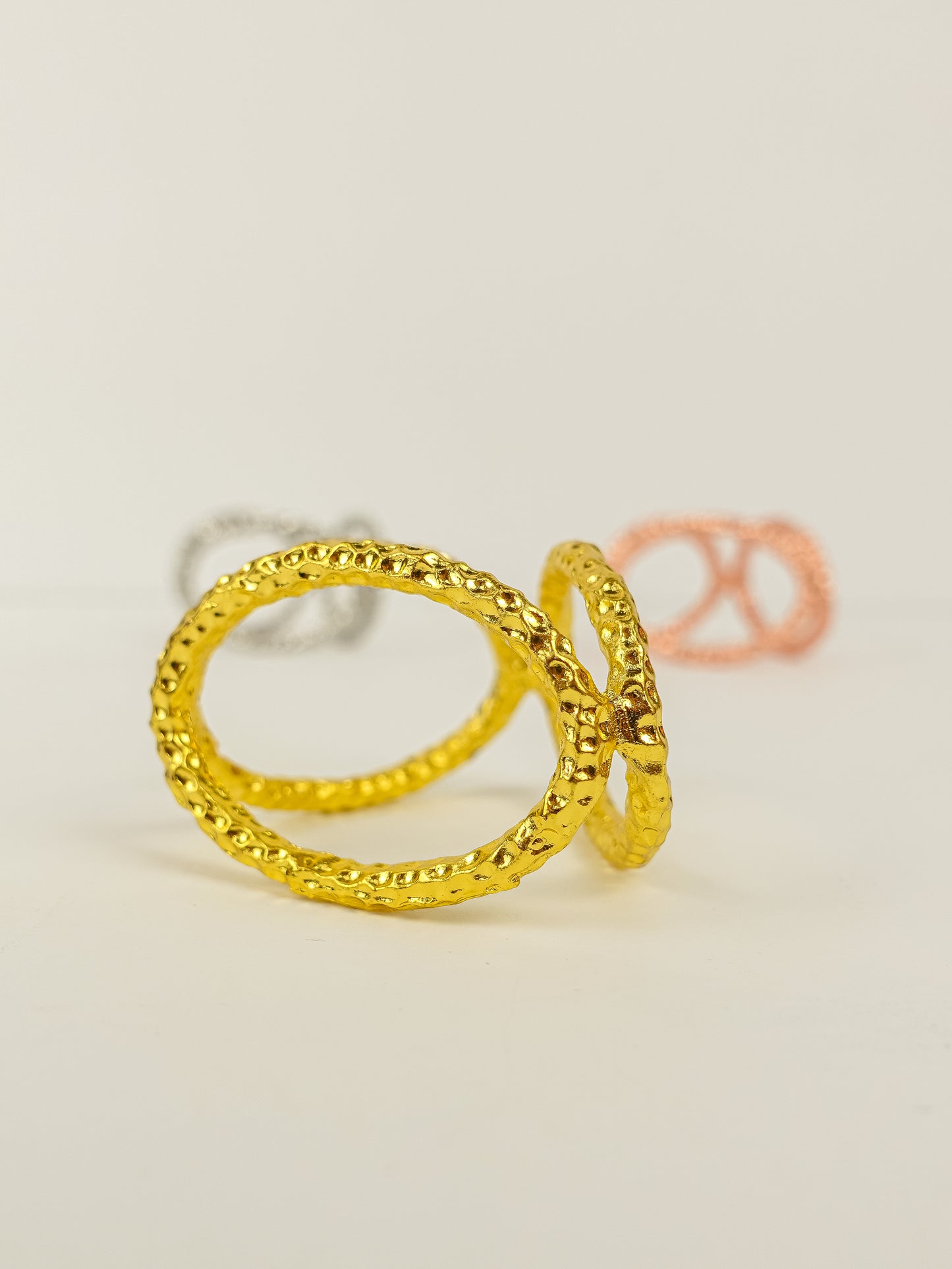 Chain Link Sphere Stand