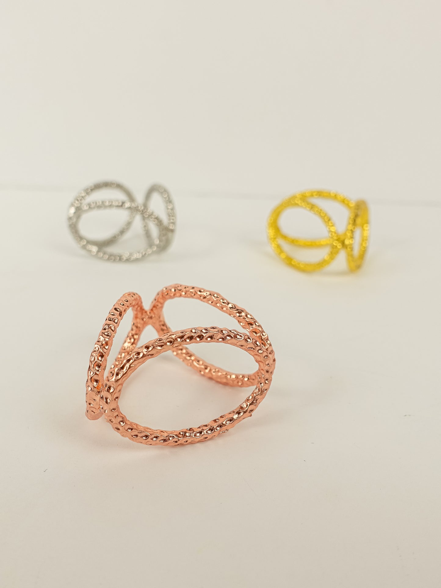 Chain Link Sphere Stand