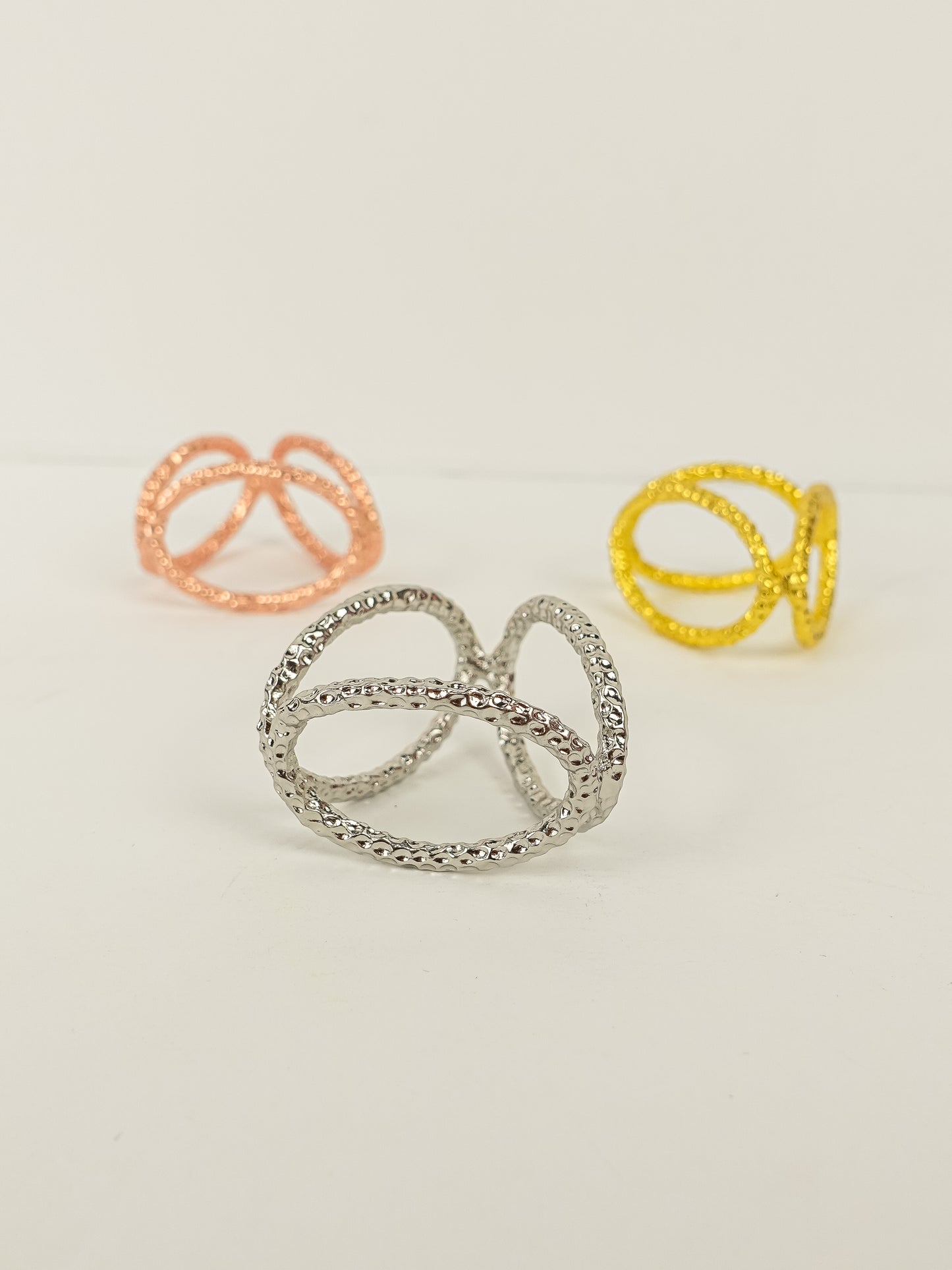 Chain Link Sphere Stand
