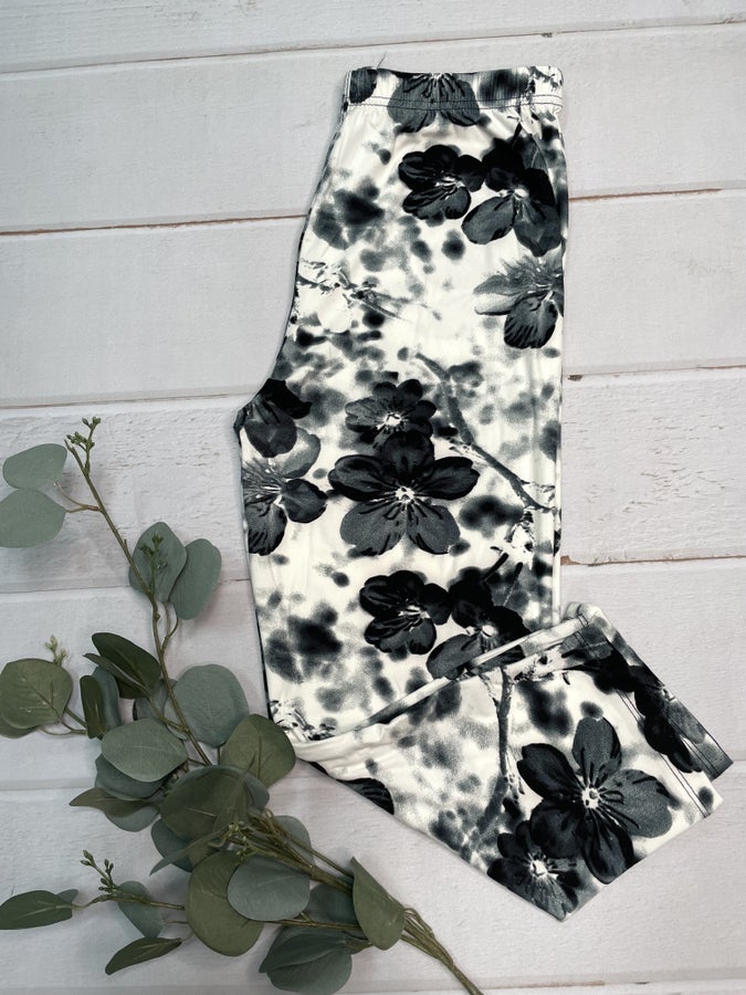 Black and Ivory Capri Leggings