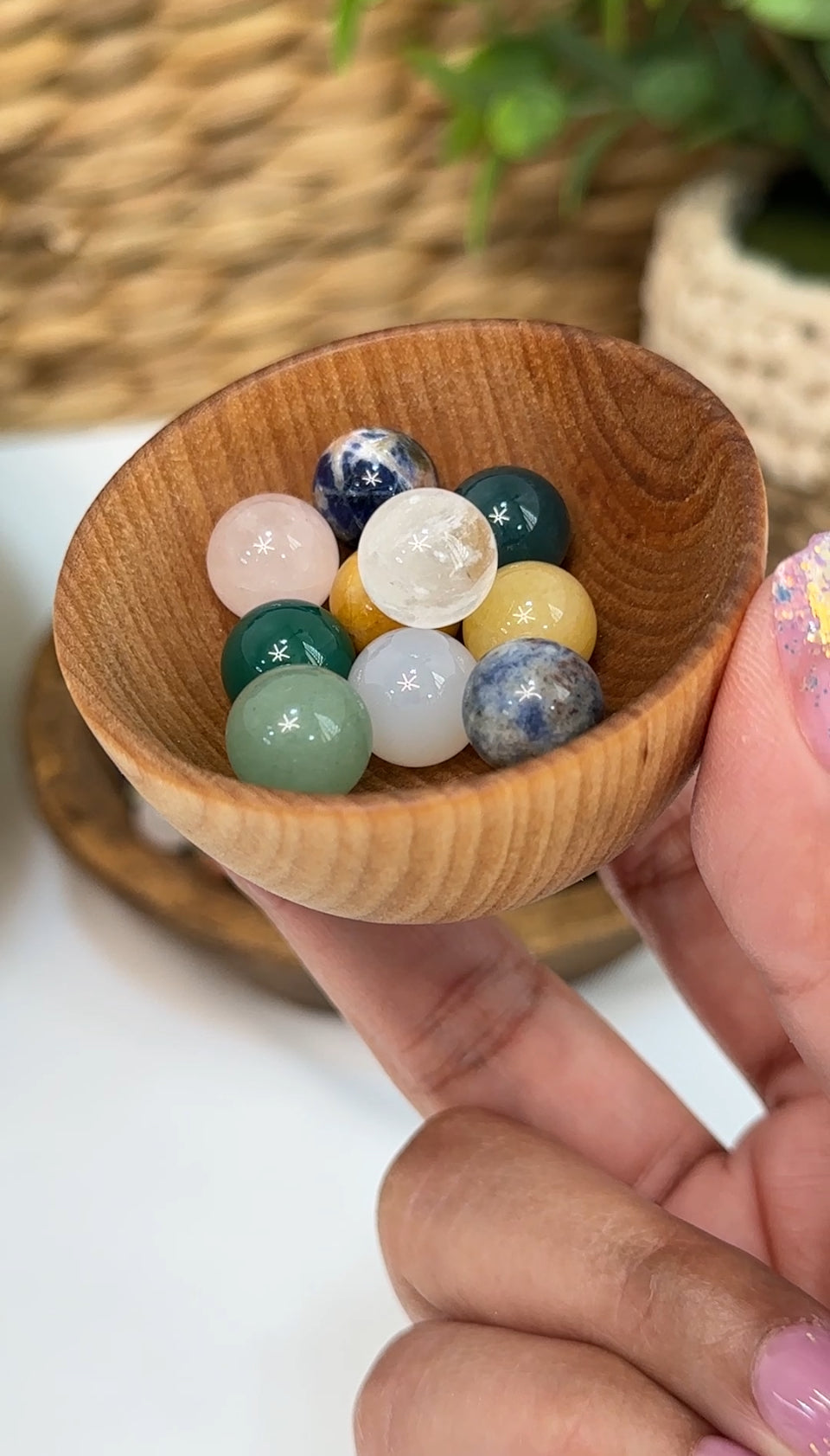 An example of mini sphere scoop in wooden dish