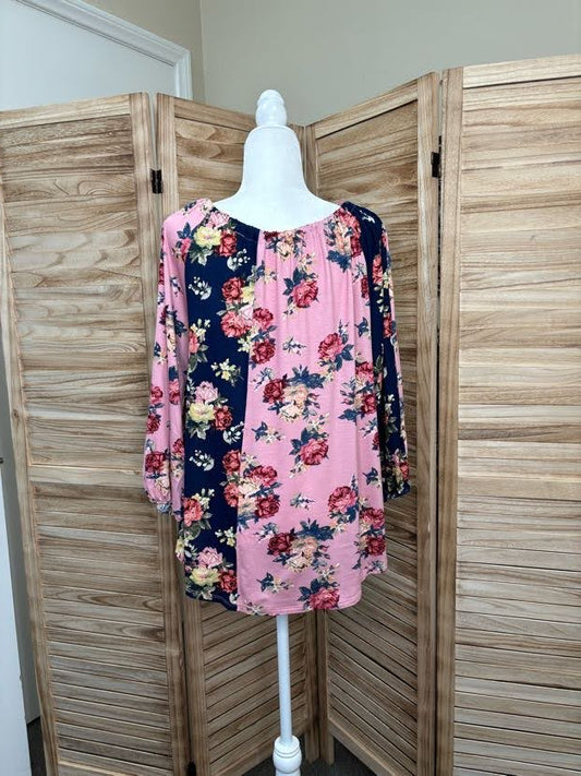 All Over Floral Print Top w/Knot Detail