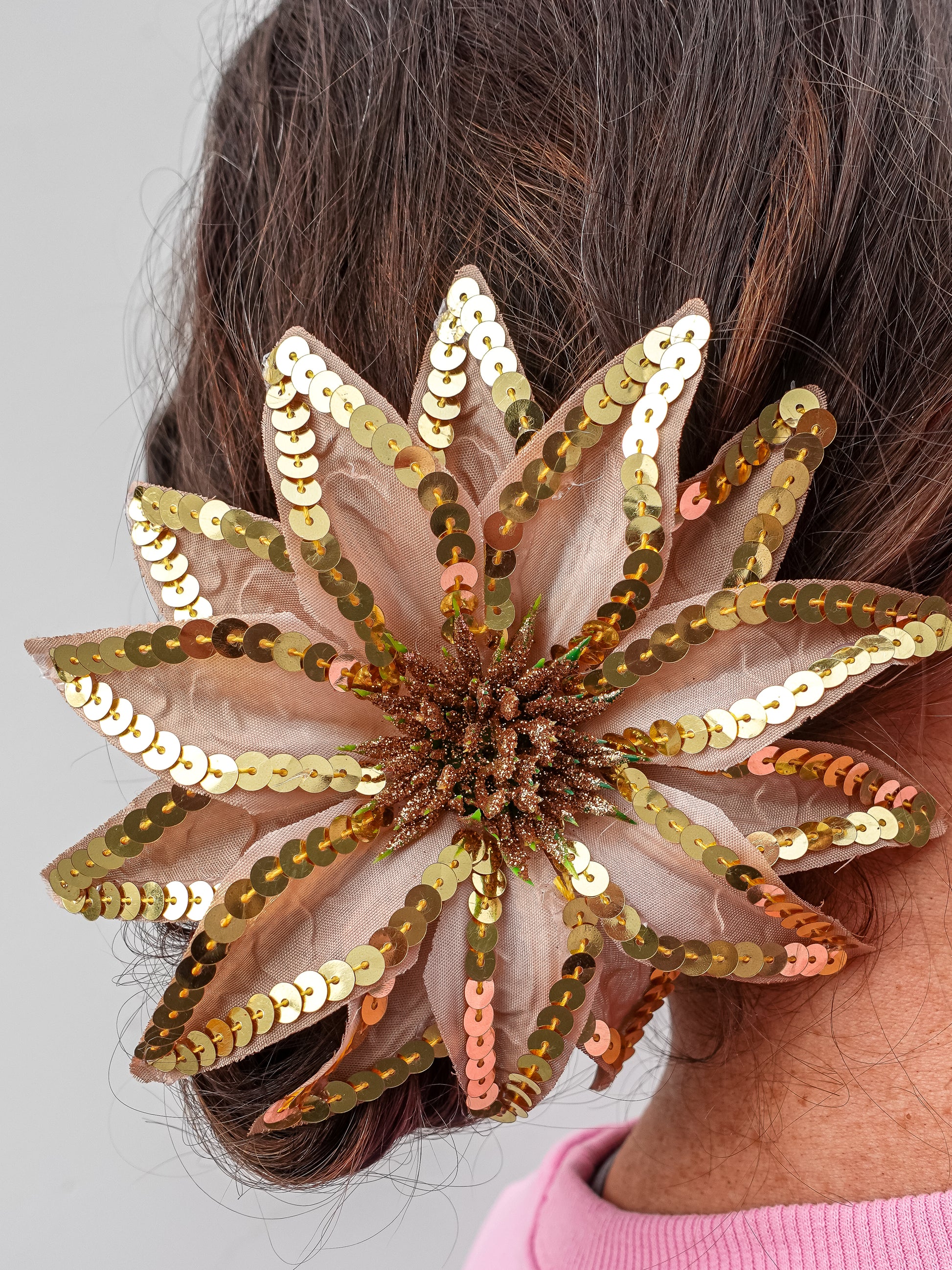 Gold floral and sequin hair pin. 