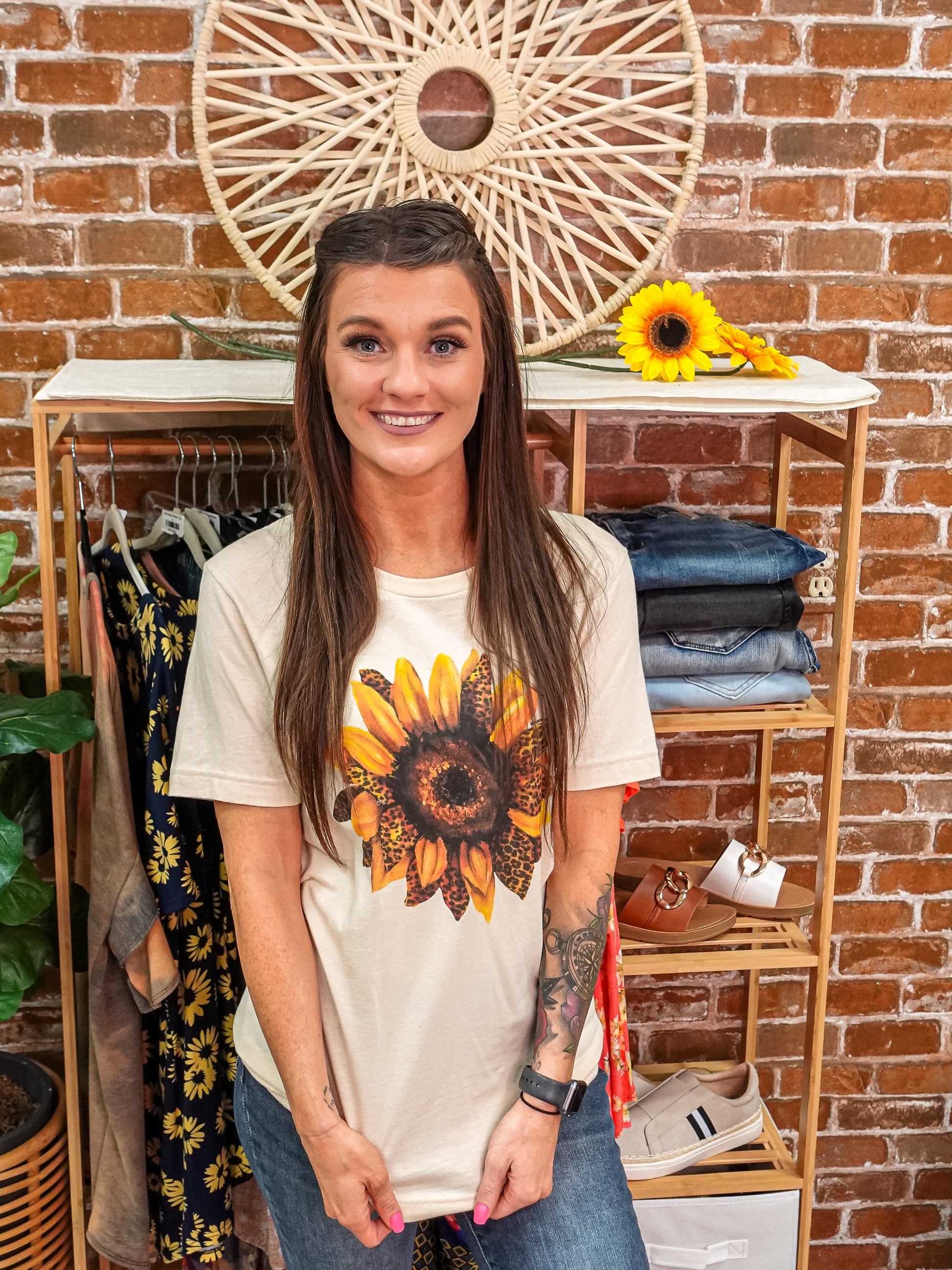 Graphic tee with bright sunflower with leopard details. 