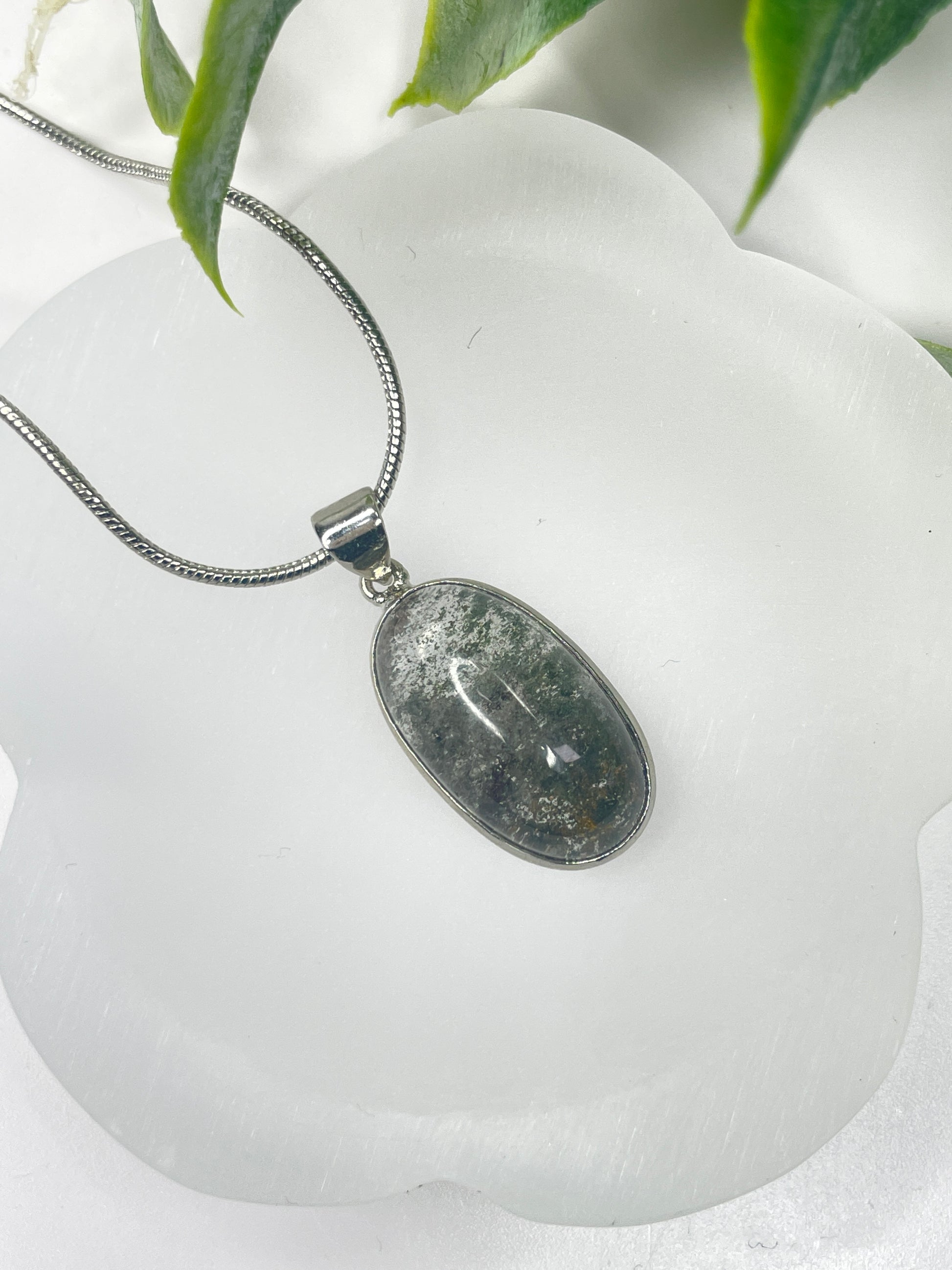 Garden Quartz Oval Necklace